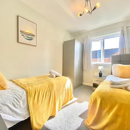 Free Private Parking! Oakley House And Garden! Fully Equipped 4 Comfy Beds Villa Corby Exterior photo