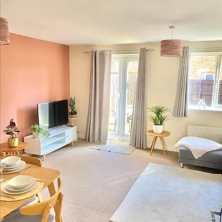 Free Private Parking! Oakley House And Garden! Fully Equipped 4 Comfy Beds Villa Corby Exterior photo