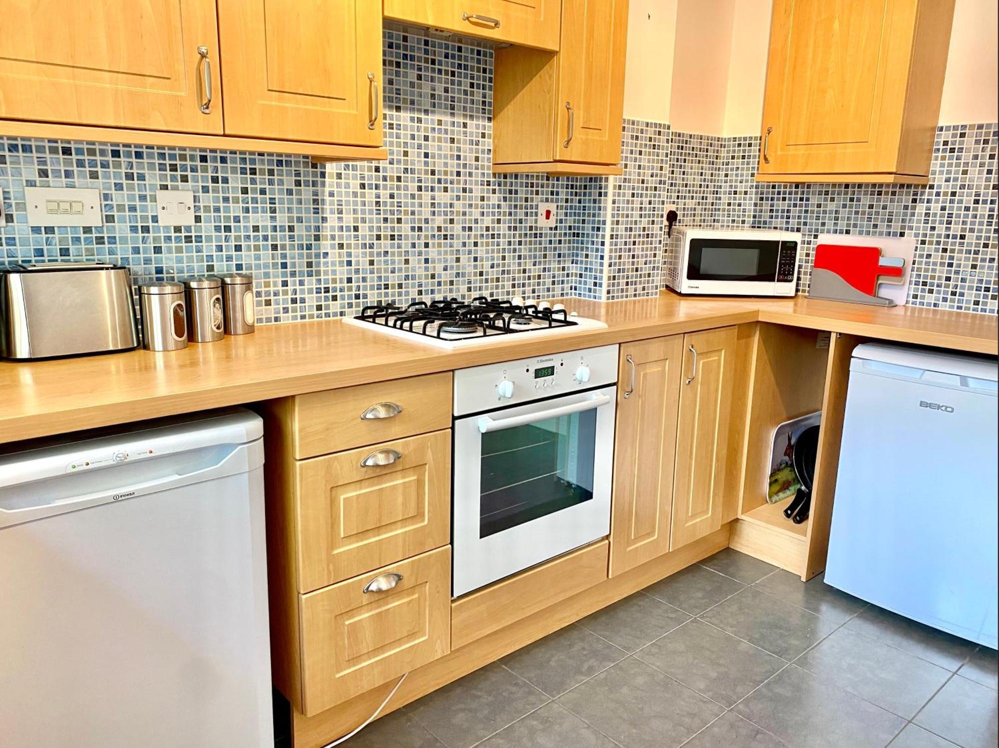 Holiday home Free Private Parking! Oakley House And Garden! Fully Equipped 4 Comfy Beds Corby