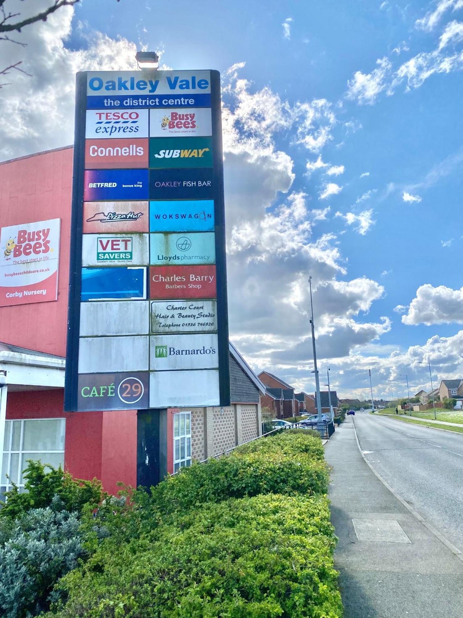 Free Private Parking! Oakley House And Garden! Fully Equipped 4 Comfy Beds * Corby